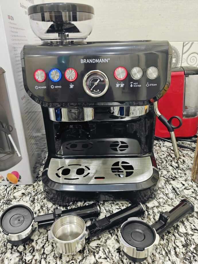 Machine à café 5en1 BRANDMANN 19Bar ( capsules nespresso et dolce gusto + café moulu + cappuccino + moulin à café)
