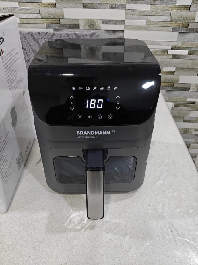Friteuse sans huile Airfryer 4 litres BRANDMANN Originale avec 8 prereglages et une lampe Avec Fenêtre Visible