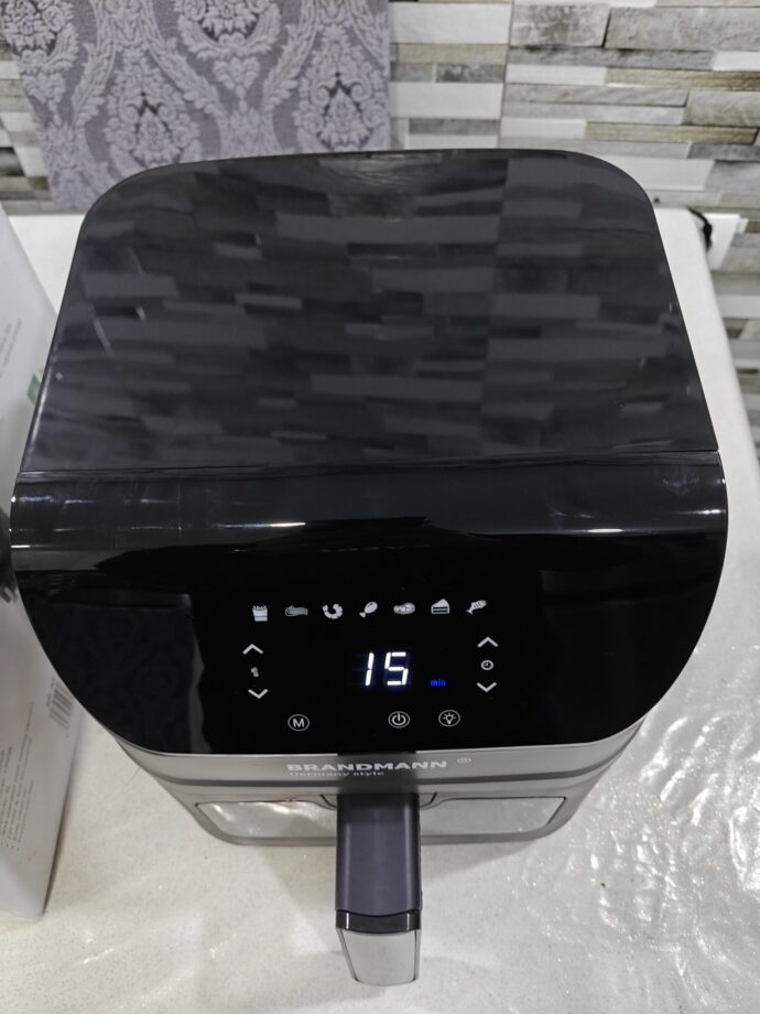 Friteuse sans huile Airfryer 4 litres BRANDMANN Originale avec 8 prereglages et une lampe Avec Fenêtre Visible – Image 4