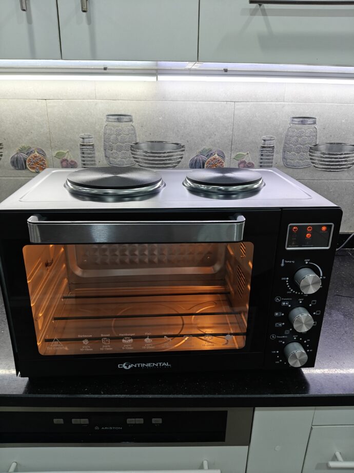 Four électrique CONTINENTAL 45L ventilé avec 2 plaque chauffante et éclairage intérieur et tourne broche – Image 3